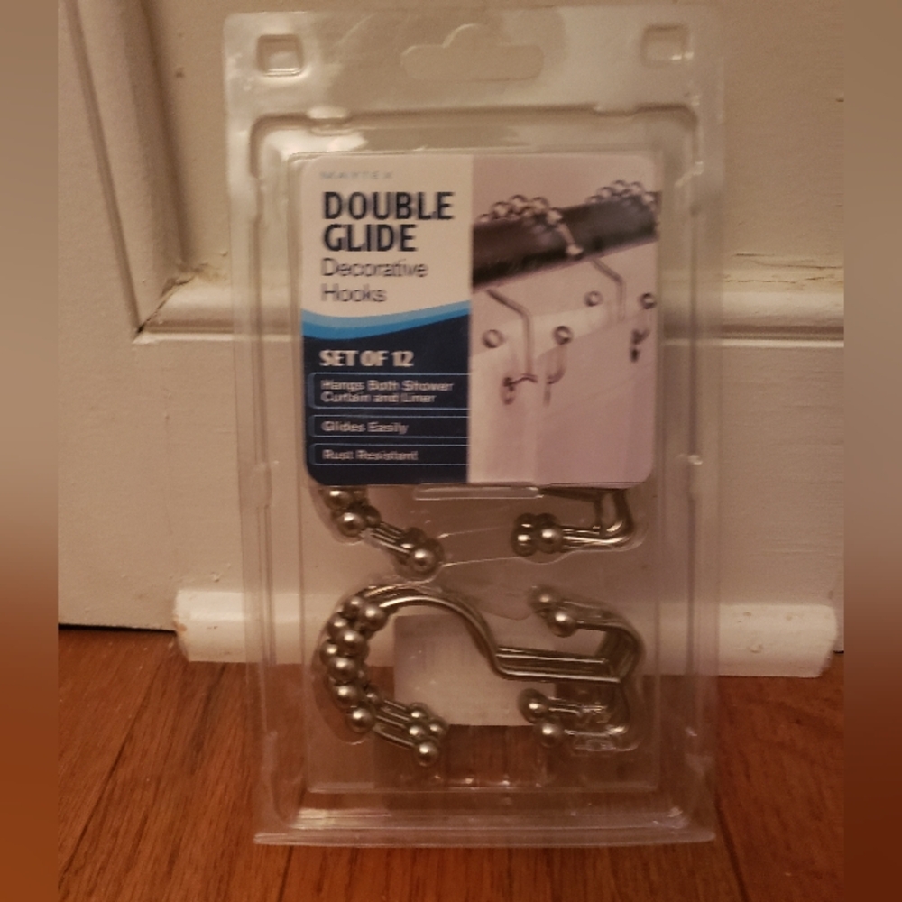 Silver Shower Dual.Hooks Bath Accessory with Decorative Design